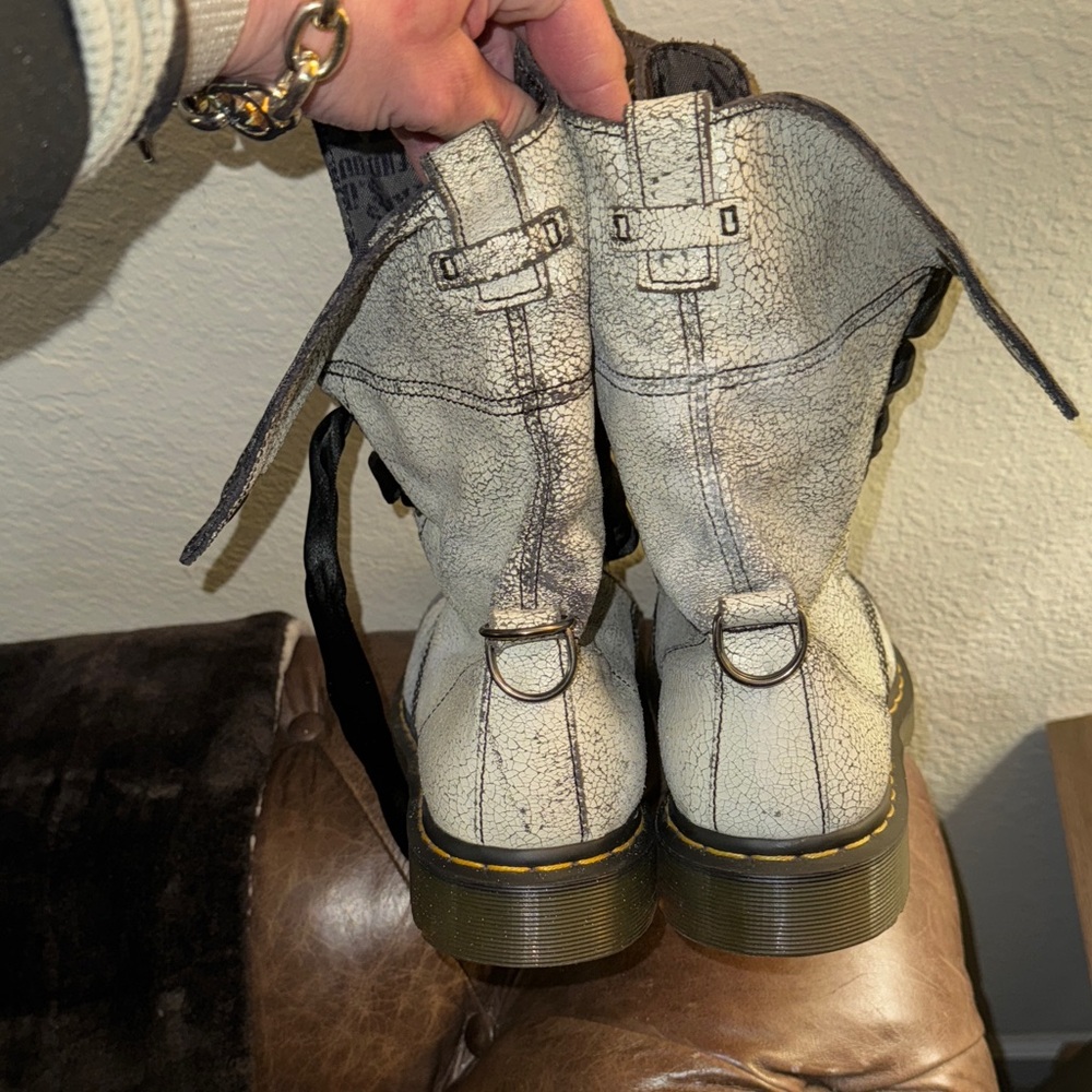 Dr.Marten White distress Fold Over Black Lace-Up Boots size 11 - Picture 4 of 9